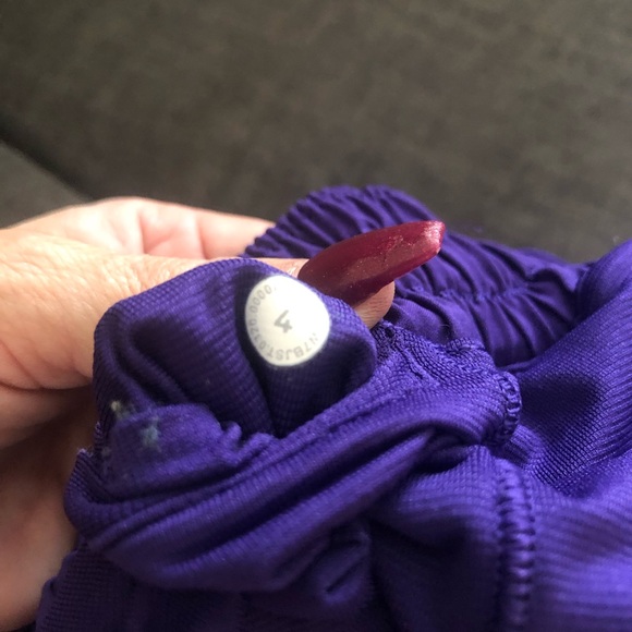 Lulu size 04 slightly used - Picture 4 of 5